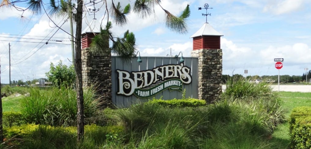 Benders Farm Fresh Market Sign on side of road