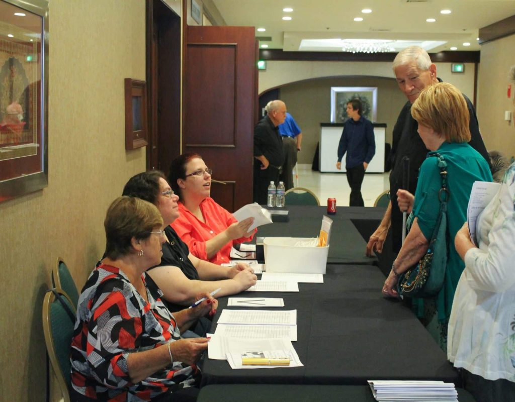 volunteers checking in attendees at the Dining in the Dark Event